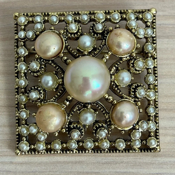 Vintage Jewelry - Vintage Square Brooch Ornate
